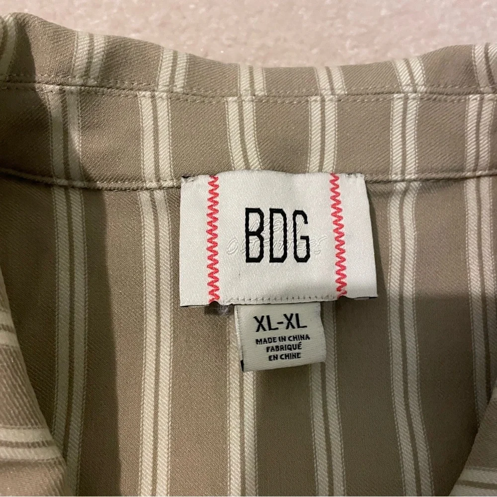 BDG collared zip front vest X-large like new